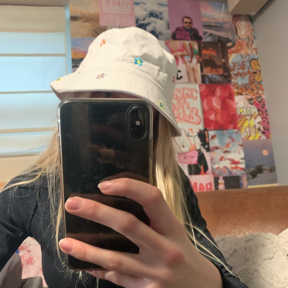 White bucket hat with small embroidered flowers